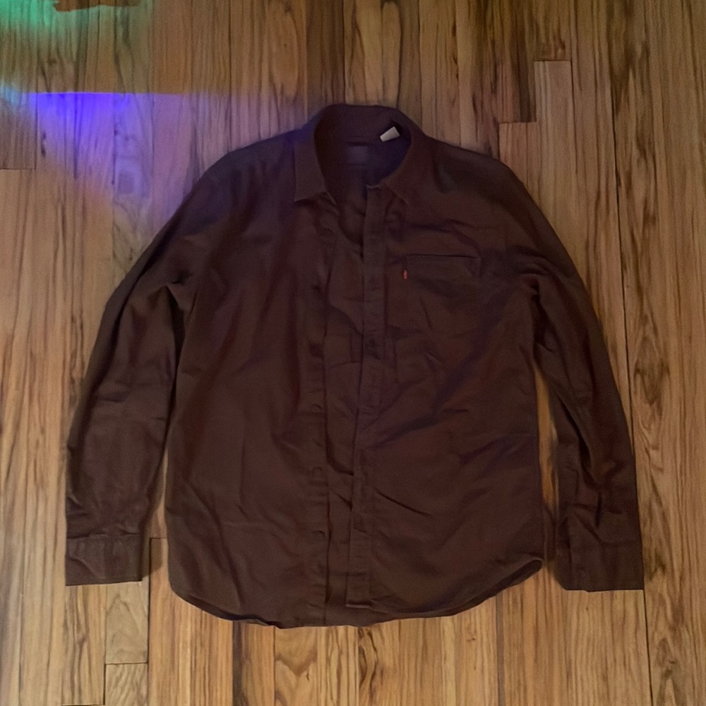 Levi size M button down shirt Burgundy